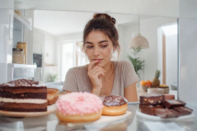 5 пищевых привычек, из-за которых постоянно хочется сладкого: объяснение врача