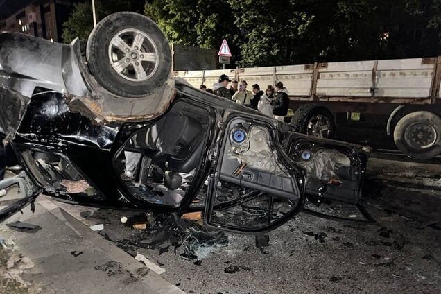У Львові при спробі ТЦК мобілізувати військовозобов'язаного спалахнула масована сутичка: Зеленський відреагував на інцидент