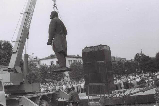 Демонтаж памятника Ленину в Шептицком (тогда – Червоноград) в августе 1990 года