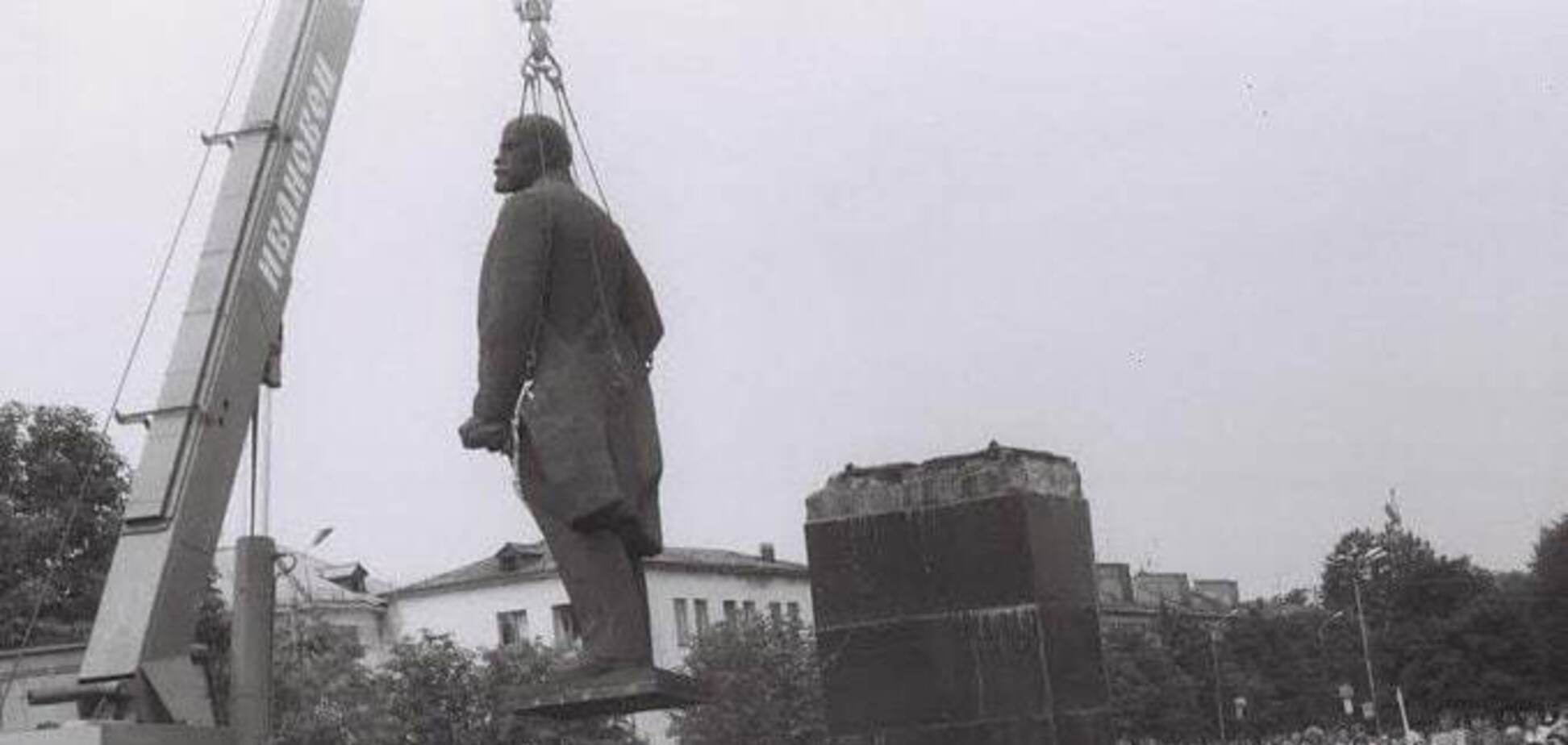 Демонтаж памятника Ленину в Шептицком (тогда – Червоноград) в августе 1990 года