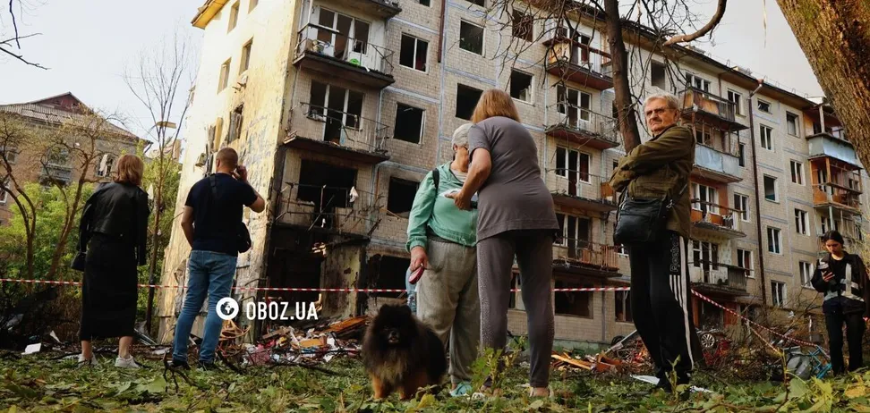 Діра в будинку і згорілі квартири: наслідки атаки РФ у Солом’янському районі Києва. Фото і відео