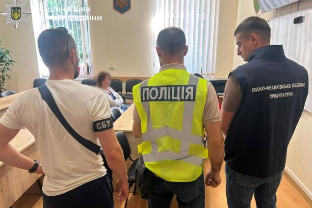 Требовала у военнослужащего деньги за группу инвалидности: в Ивано-Франковске разоблачили врача, причастного к коррупционной схеме. Фото