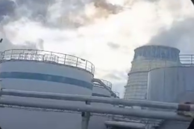 У Тюменській області атаковано нафтохімічний комплекс: піднявся дим. Відео