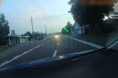 'Убегал от патрульных': в Луцке задержали водителя, пришлось стрелять в колесо. Видео