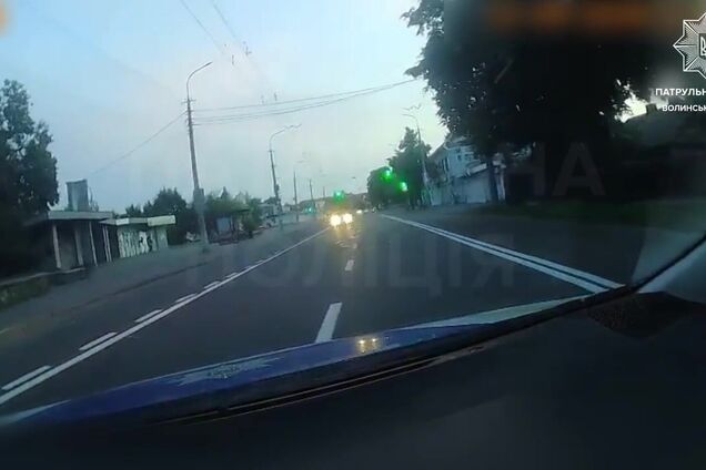 'Убегал от патрульных': в Луцке задержали водителя, пришлось стрелять в колесо. Видео