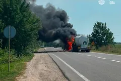 В Одесской области Россия нанесла удар по автоцистерне с маслом: двое погибших, есть пострадавшие. Фото и видео