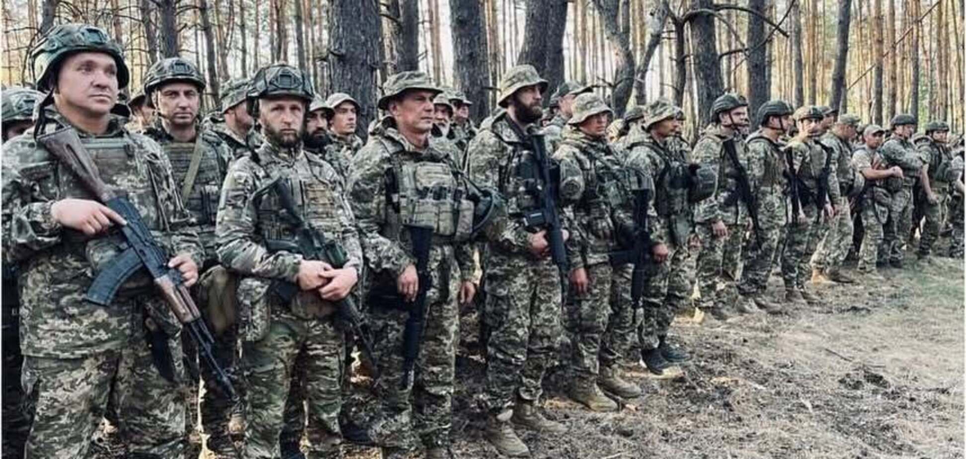 Військові полку 'Скеля' на шикуванні