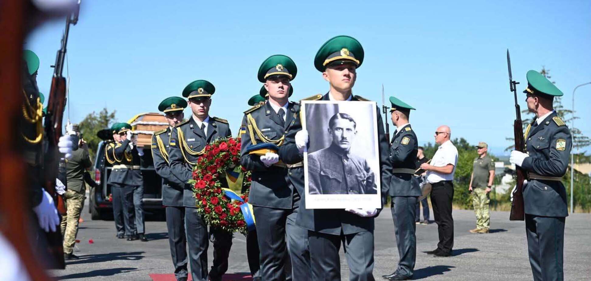 В июле Кабинет Министров Украины принял решение о перезахоронении