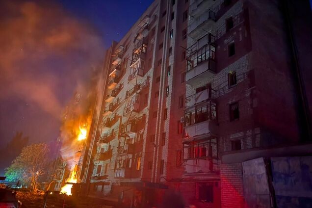 Росія скинула КАБ на багатоповерхівку у Краматорську: є жертва і багато поранених