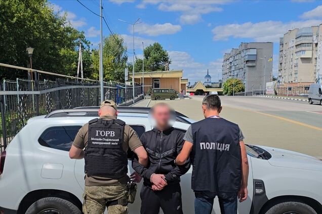 Из Молдовы экстрадировали в Украину организатора незаконного переправки мужчин через границу. Фото