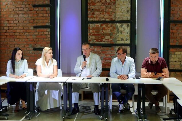 Блекаути, брак кадрів і знищені АЗС: як влада, громади та бізнес готуються до найскладніших зимових сценаріїв
