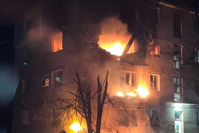 Росія вдарила по багатоповерхівці на Дніпропетровщині: загинуло немовля, 11 людей поранені, серед них – діти