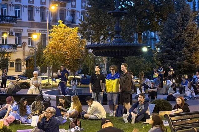 'Поверніть Федорова!' У містах України 31-й день поспіль тривають мітинги з картонками. Фото і відео