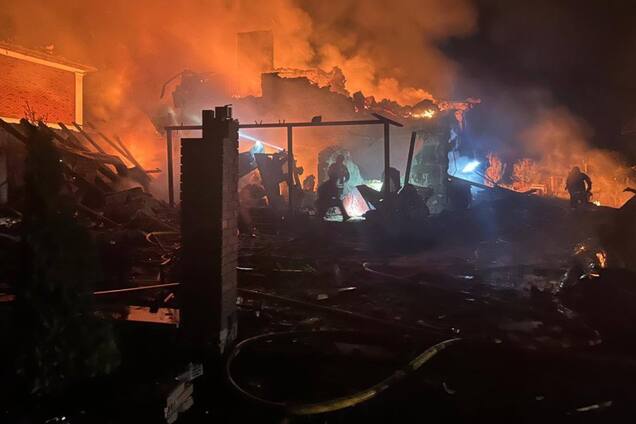 Суми під масованою атакою ворога: постраждала людина, пошкоджено багато будинків
