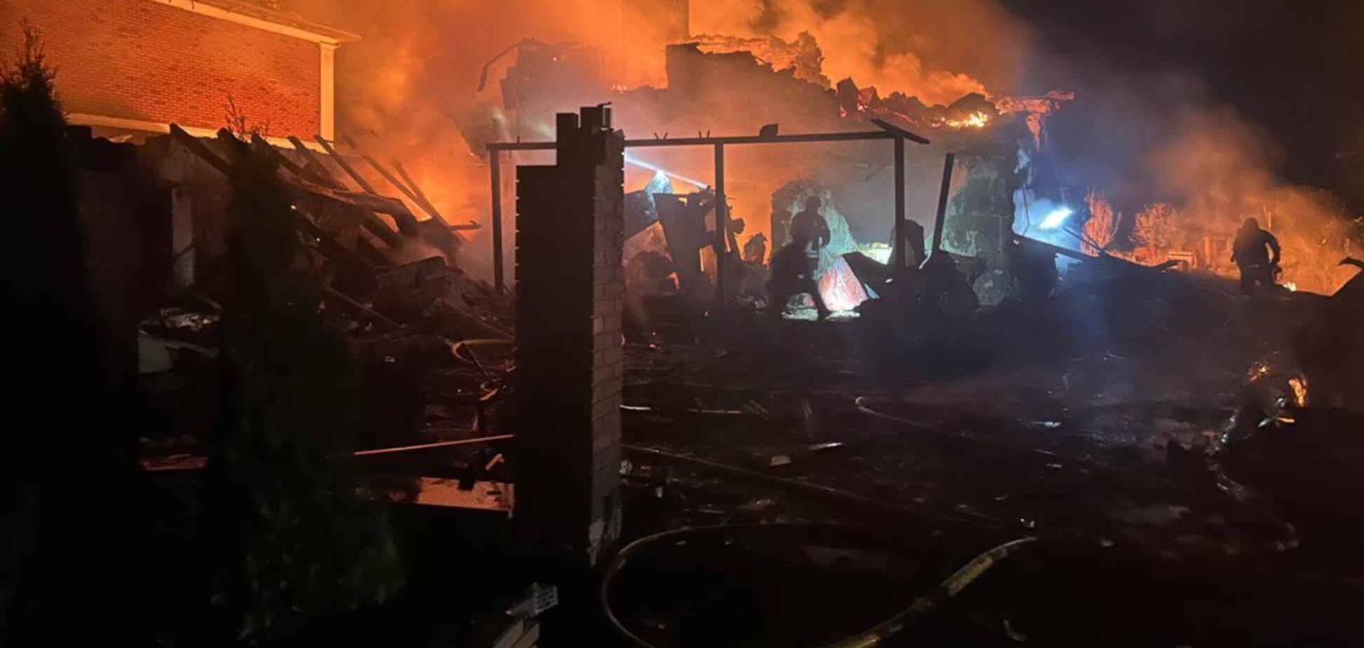 На месте российской атаки вспыхнул пожар. Иллюстративное фото