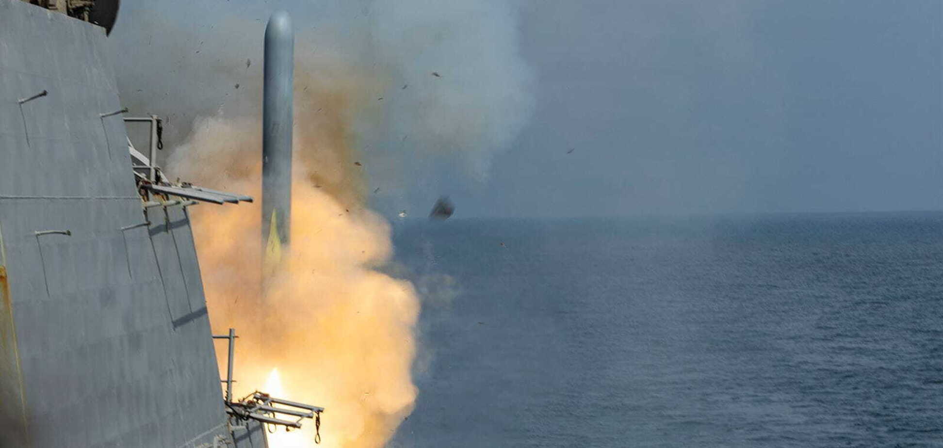Запуск крилатої ракети Tomahawk з борту військового судна ВМС США