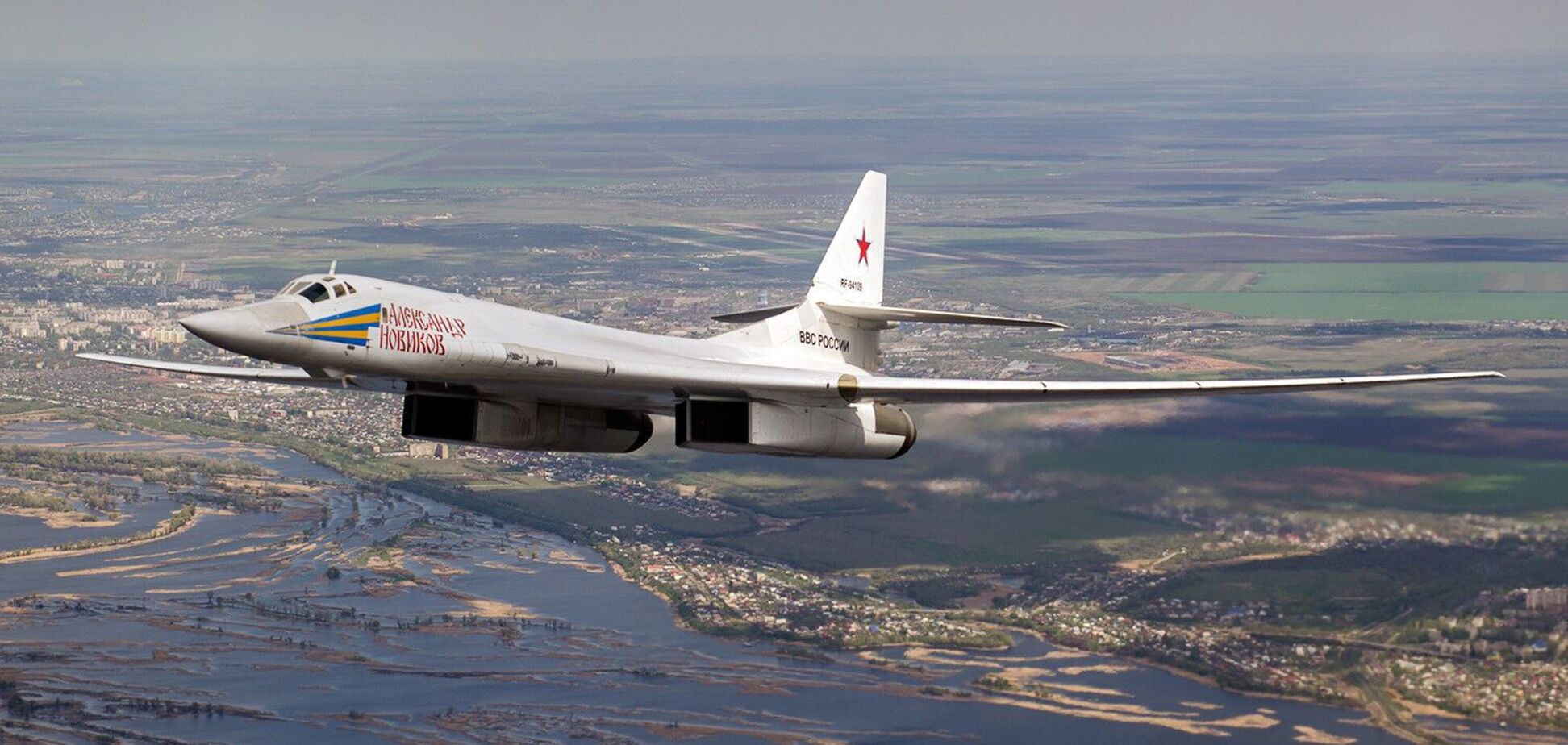 Стратегический бомбардировщик Ту-160
