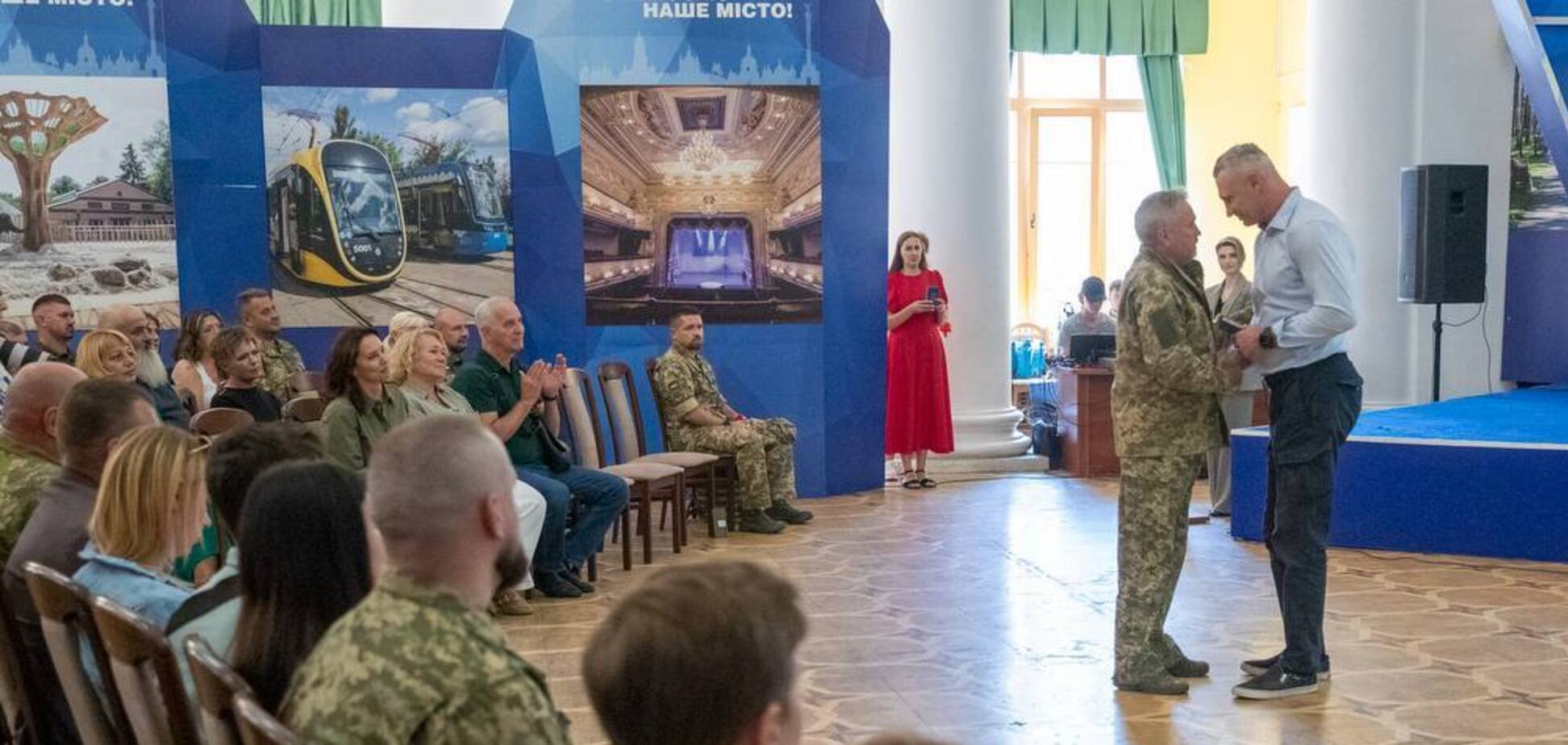 Тех, кто сражался за свободу: Кличко накануне Дня Независимости наградил украинских воинов