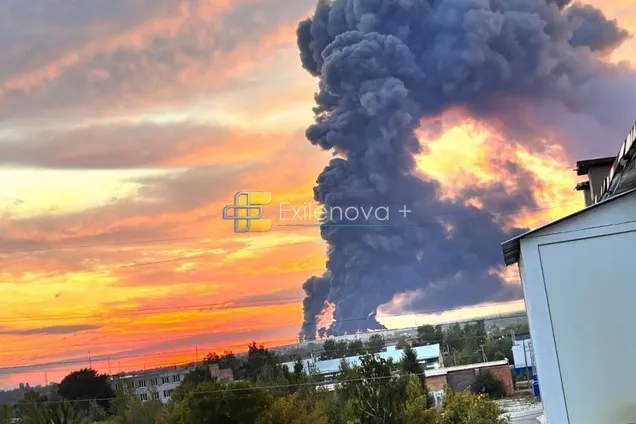 Під ударом – Саратовська та Самарська області РФ : уражено НПЗ та логістичний центр OZON