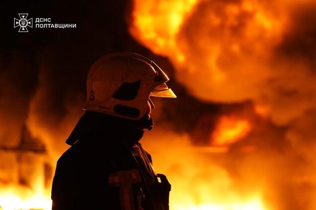 В Полтавской области обломки БПЛА упали на фермерское хозяйство: загорелись техника и постройки