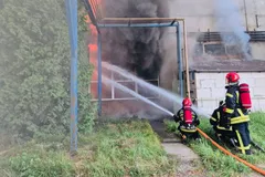 Во Львове загорелся склад с аэрозольными баллончиками: трое работников погибли, остальные получили ожоги. Фото