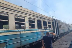 Войска РФ нанесли удар по электропоезду в Харьковской области: есть погибший и раненые