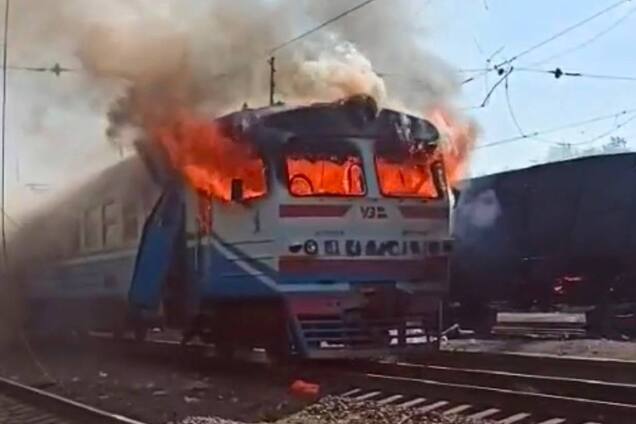 Войска РФ нанесли удар по электропоезду в Харьковской области: есть погибший и раненые