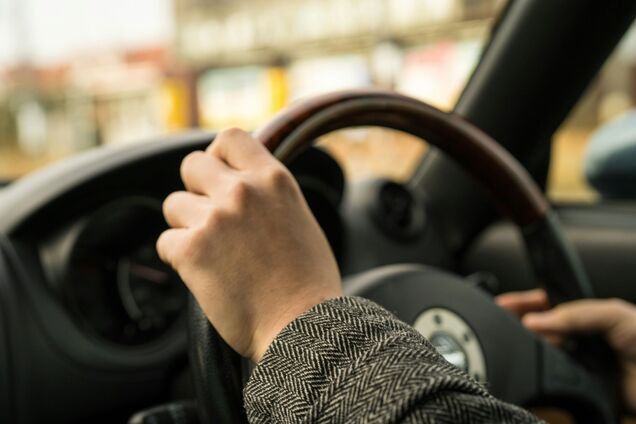 Почему в первых автомобилях в СССР руль был справа
