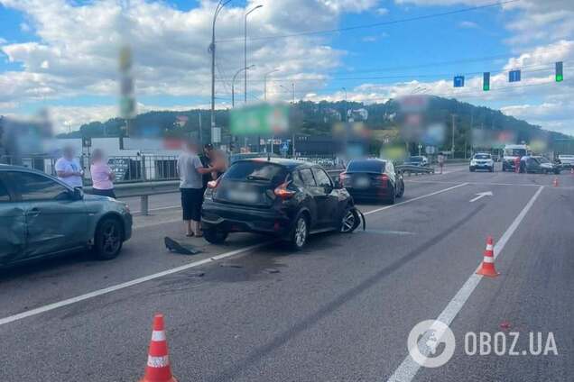 Під Києвом сталась масштабна ДТП: постраждали чотири людини, серед яких є дитина. Фото