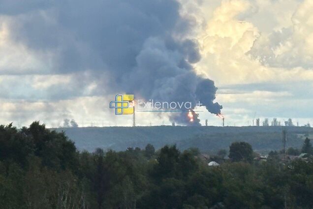 На Амурском газохимическом комплексе вспыхнул пожар: столб дыма виден издалека. Фото и видео