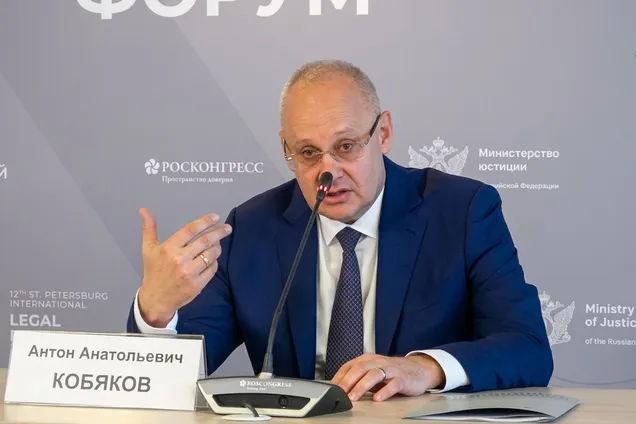 'Готували подарунок на жіноче свято': у Путіна видали чергову порцію маячні про нібито плани України напасти на Росію 8 березня 2022 року