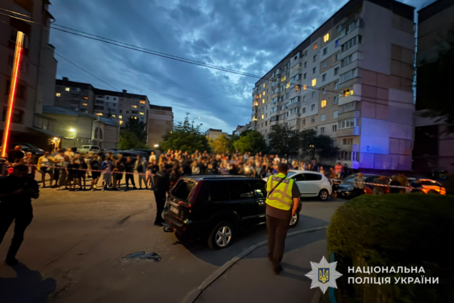 У Тернополі група цивільних напала на автомобіль ТЦК: є постраждалі з обох боків. Відео