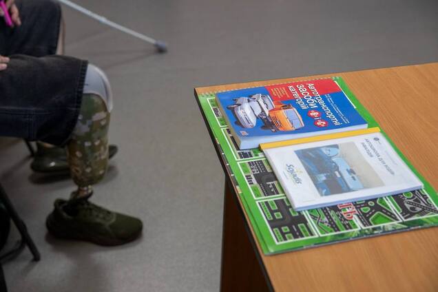У Києві відкрили першу в Україні автошколу для ветеранів війни із ампутаціями. Фото