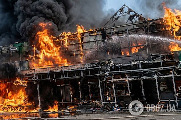 Росія вдарила по будівельному магазину у Павлограді: є постраждалі. Відео