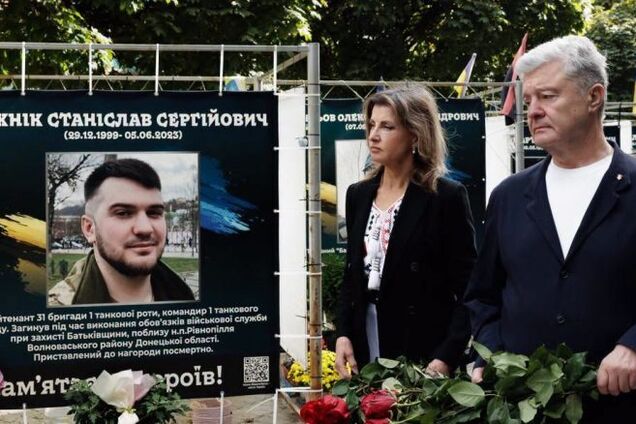 Порошенко в День памяти погибших защитников: лучшее почтение павшим — сильная Украина, за которую они сражались