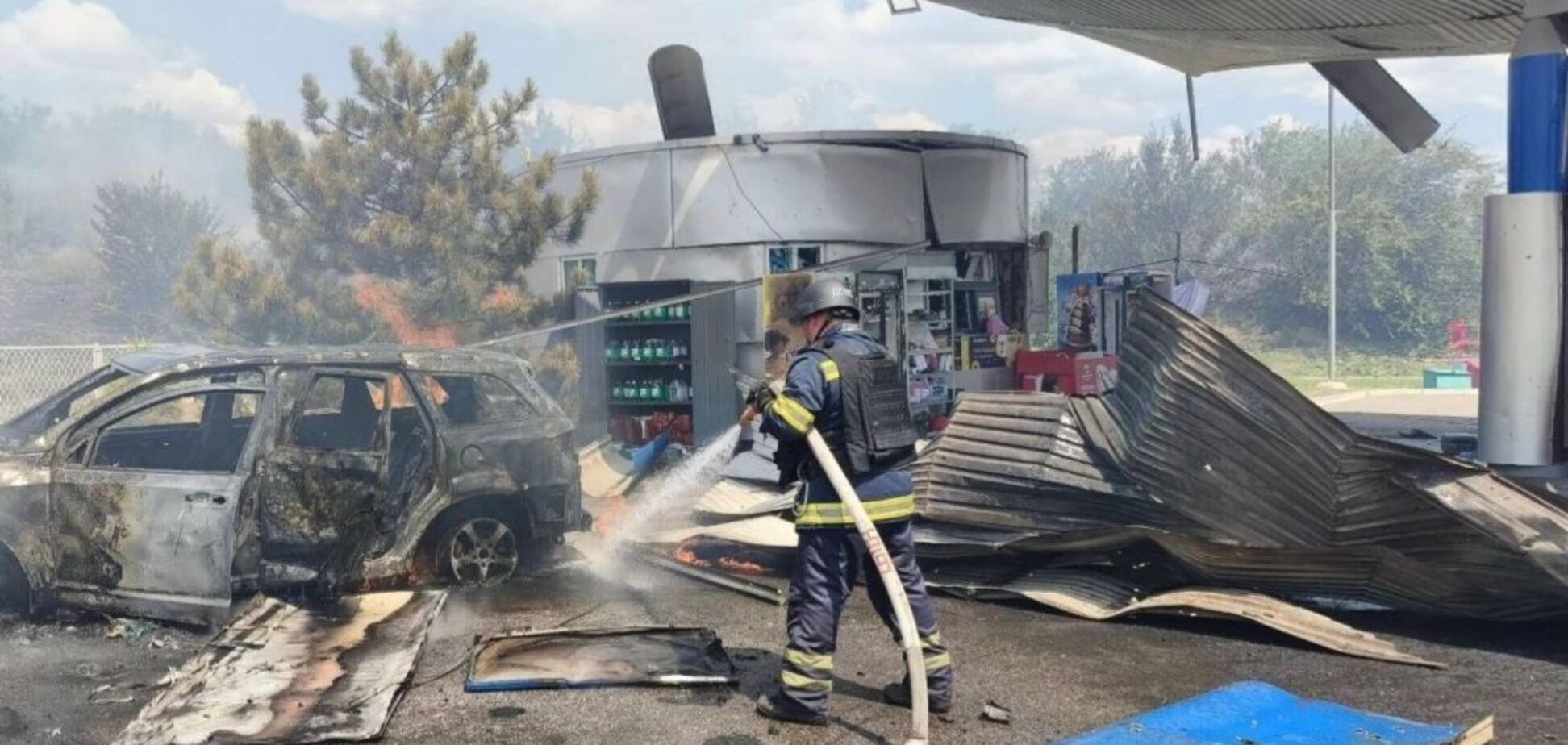Росія вдарила по АЗС під Кривим Рогом: троє людей загинули, п'ятеро поранено. Фото і відео