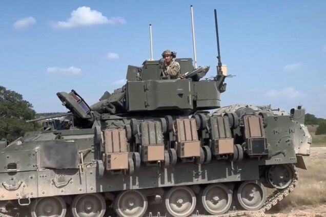 У США продемонстрували БМП Bradley з п’ятьма НРК FireAnt: подробиці та відео