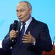 'Отскакивает как от стенки'. Путин показал, что умеет в футболе и стал посмешищем. Видео
