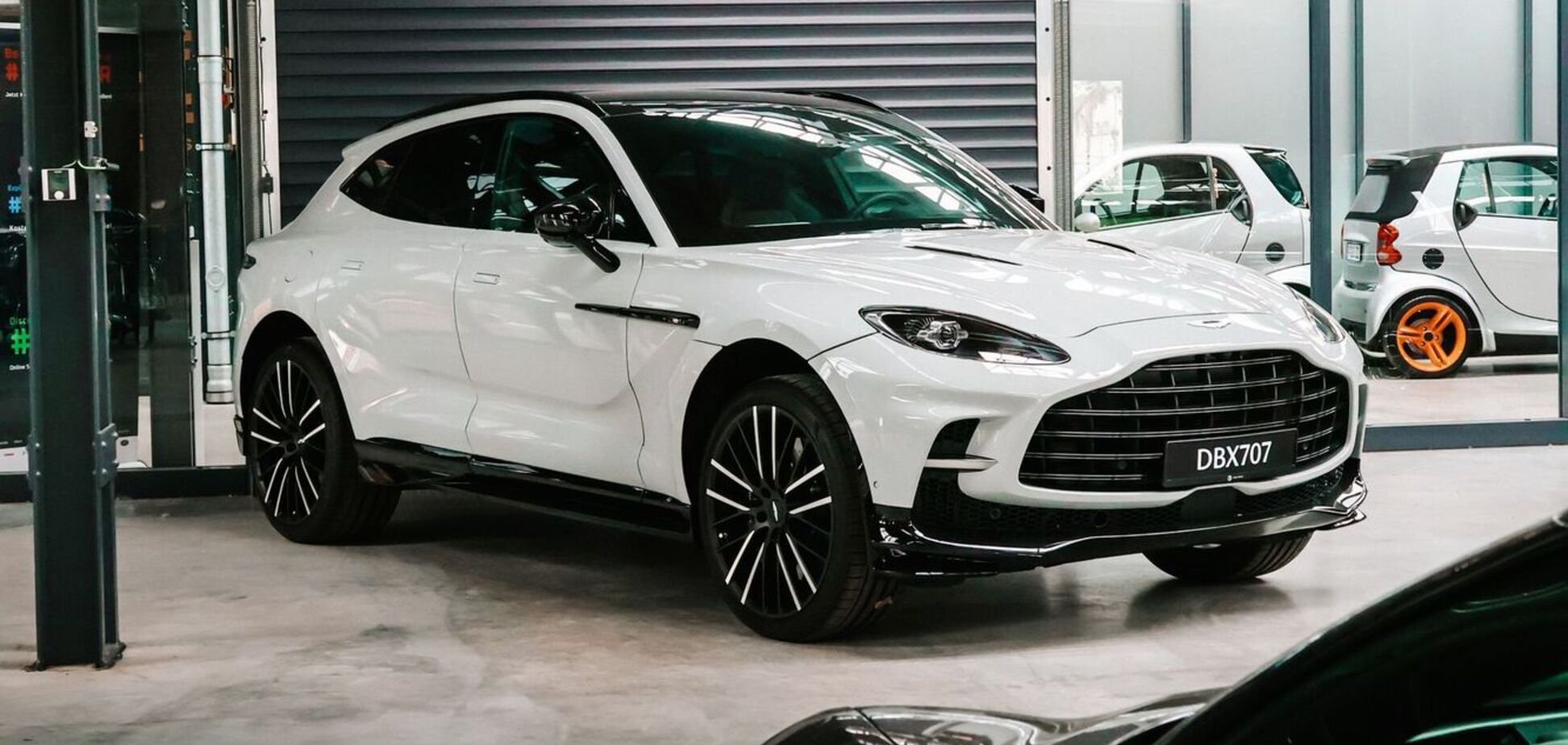 Aston Martin DBX 707