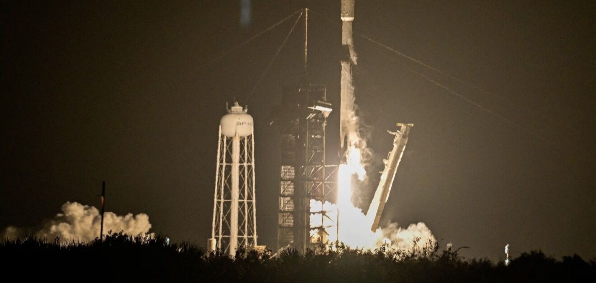 Фрагмент ракеты SpaceX Илона Маска врезался в Луну.