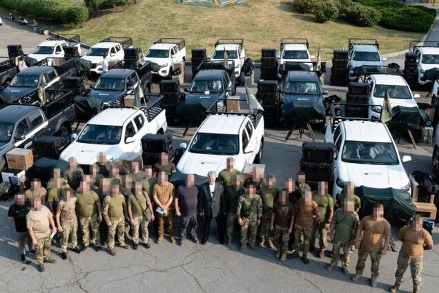 Порошенко спільно з партнерами із НАТО передав Силам Оборони 20 комплексів 'Ай-Петрі'