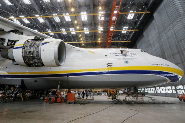 Украинский самолет в Лейпциге, возле которого обнаружили дрон, был загружен боеприпасами: появились новые подробности