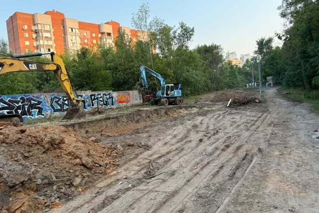 Вирубка лісу на Теремках в Києві