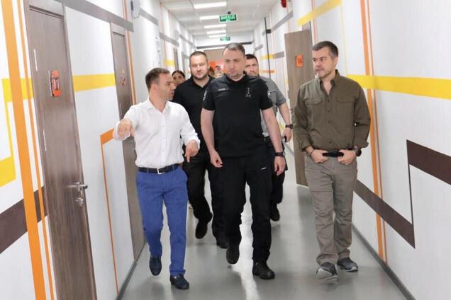 Від укриттів до реабілітаційного центру для ветеранів: Буданов відвідав Гатненську ТГ