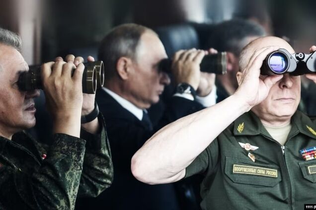 Салюков (справа), Шойгу и Путин.
