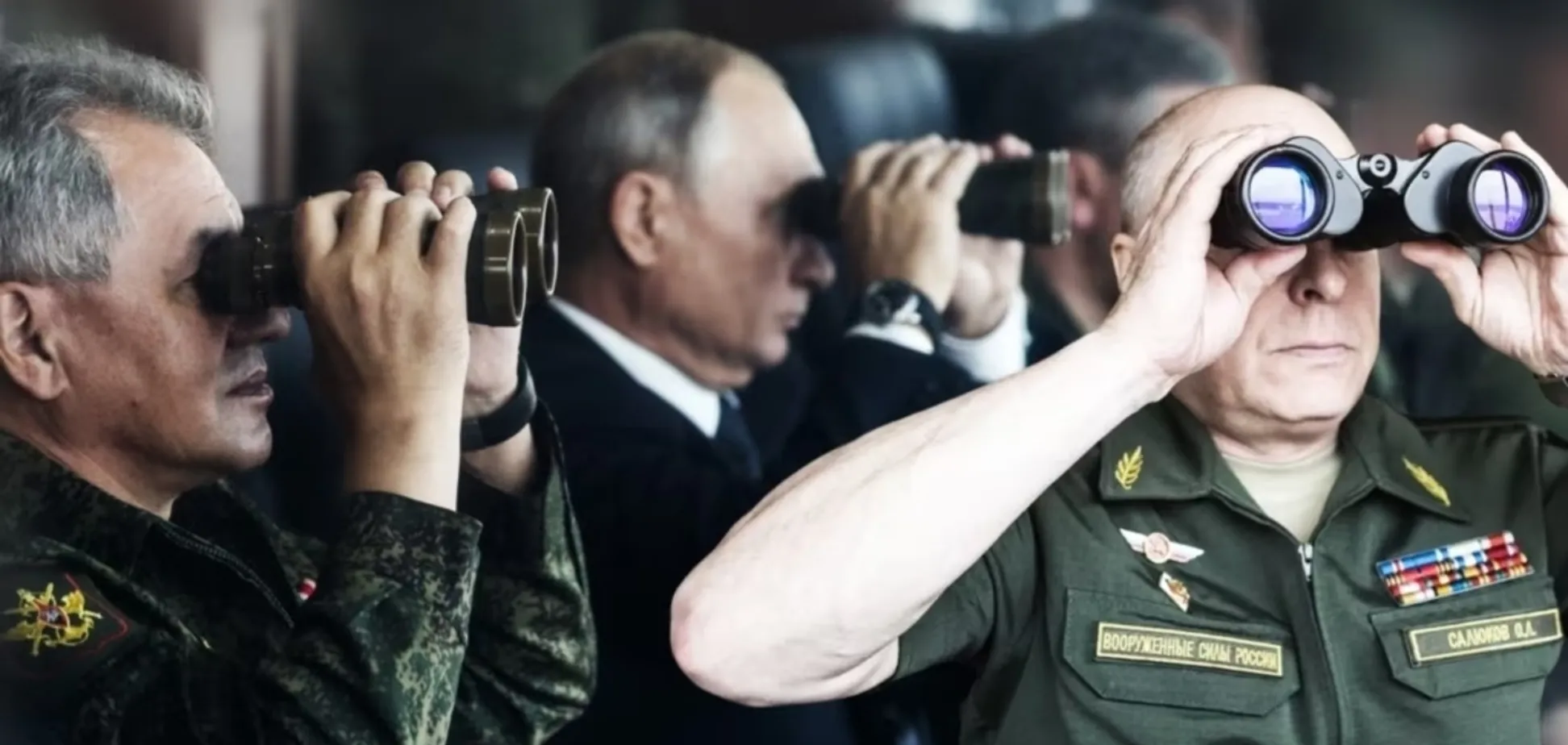 Салюков (справа), Шойгу и Путин.