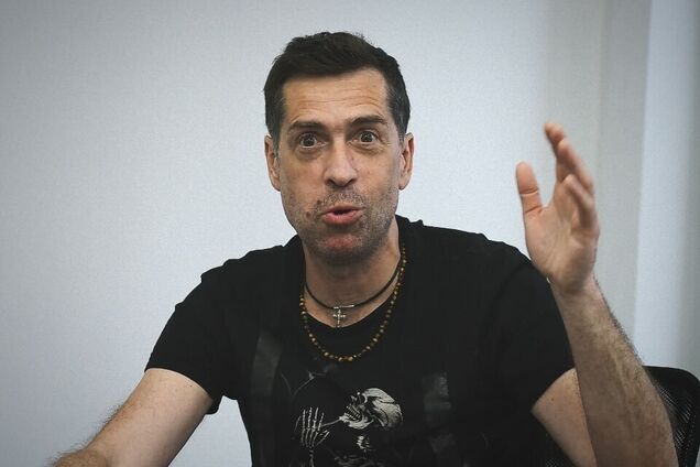Фронтмен групи «Ногу свело!» вперше назвав причину несподіваного приїзду в Україну: думки українців розділилися