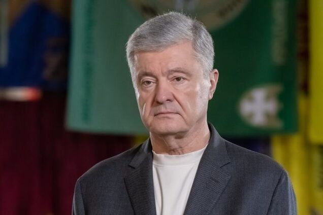 'Вся країна живе і працює під обстрілами': Порошенко закликав нардепів-боягузів скласти мандати