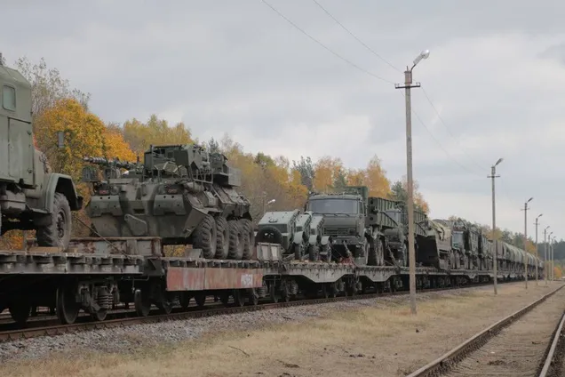 Через масштабні військові перевезення у Білорусі виник дефіцит залізничних вагонів: востаннє таке було наприкінці 2021-го