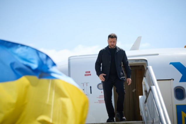 Зеленский прибыл в Канаду